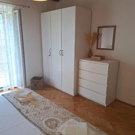 בית נופש Leonida *